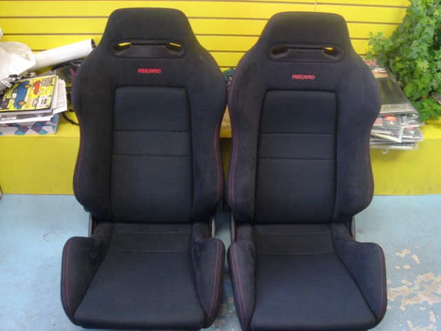 SE120002 - JDM DC2 Integra type R black recaro front seats w/rails.